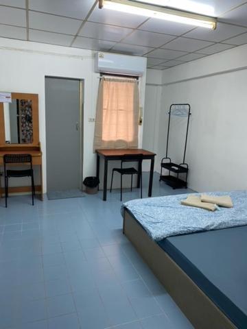 Apartment รัตนากร แมนชั่น Bangkok
